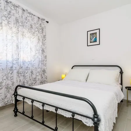 Apartment Amelie Trogir